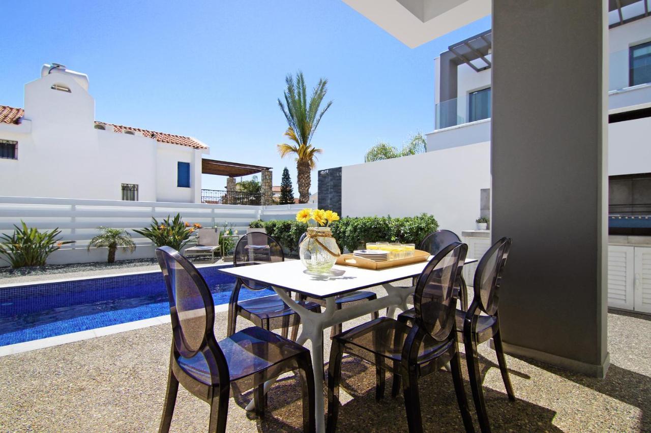 Villa Megan โปรทาราส ภายนอก รูปภาพ